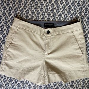 Banana Republic. Khaki shorts. Hampton Fit. Size 0